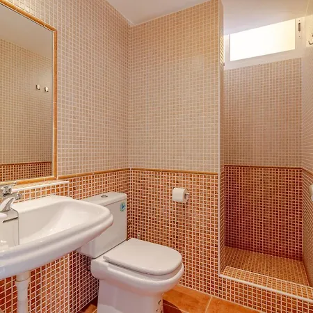 Flatguest + + 2bdr + Pool Апартаменты *