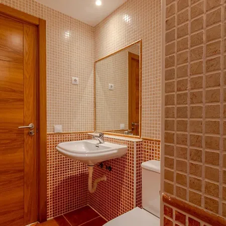 Flatguest + + 2bdr + Pool Апартаменты